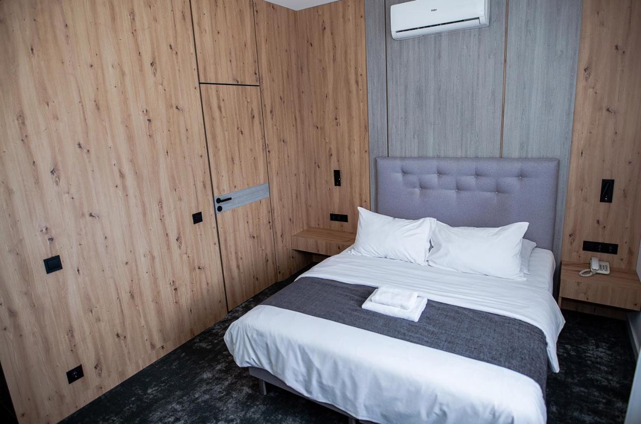 Hotel Tomas Šiauliai Buitenkant foto