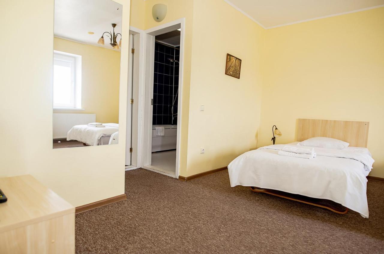 Hotel Tomas Šiauliai Buitenkant foto