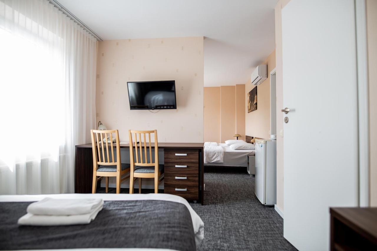 Hotel Tomas Šiauliai Buitenkant foto