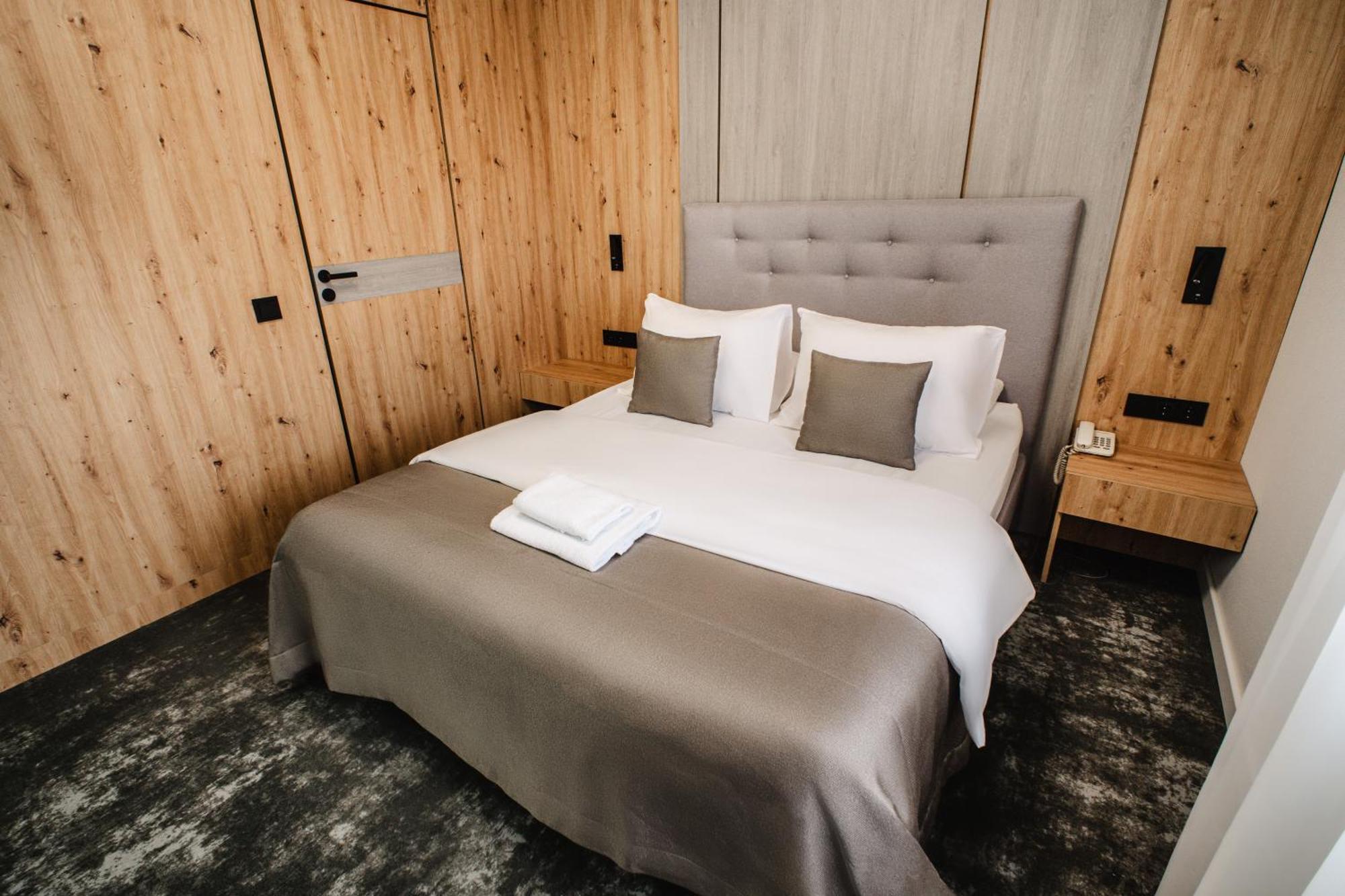 Hotel Tomas Šiauliai Buitenkant foto