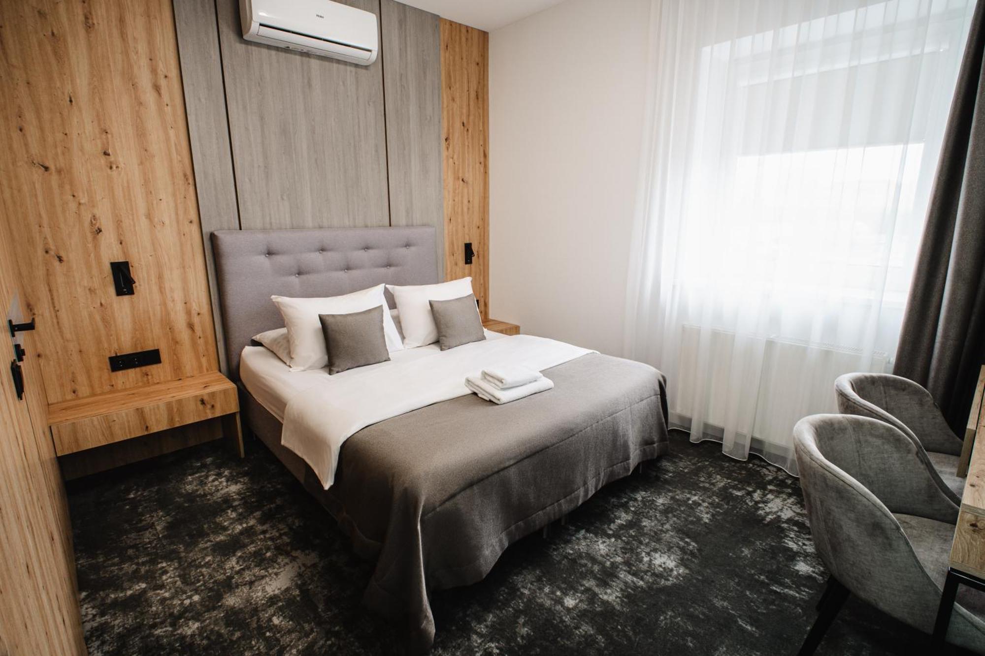 Hotel Tomas Šiauliai Buitenkant foto